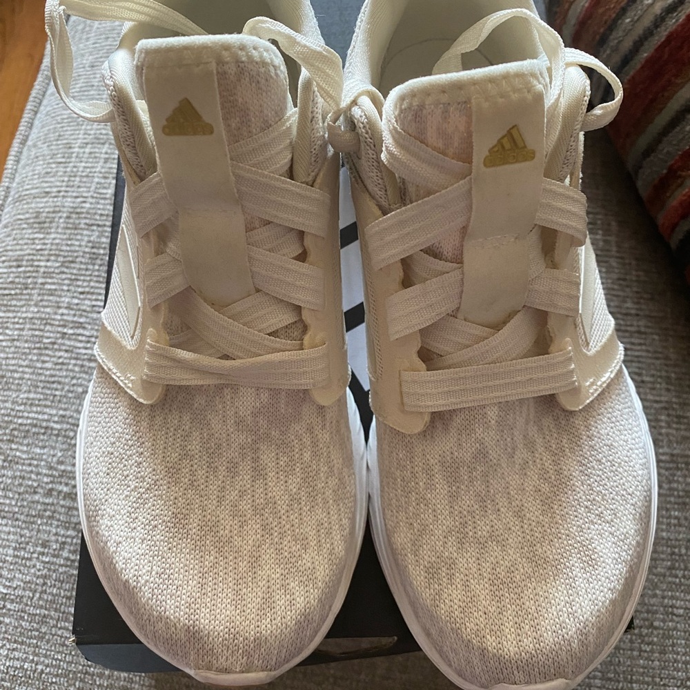 Adidas Edge Luxe 3- Women size 6
